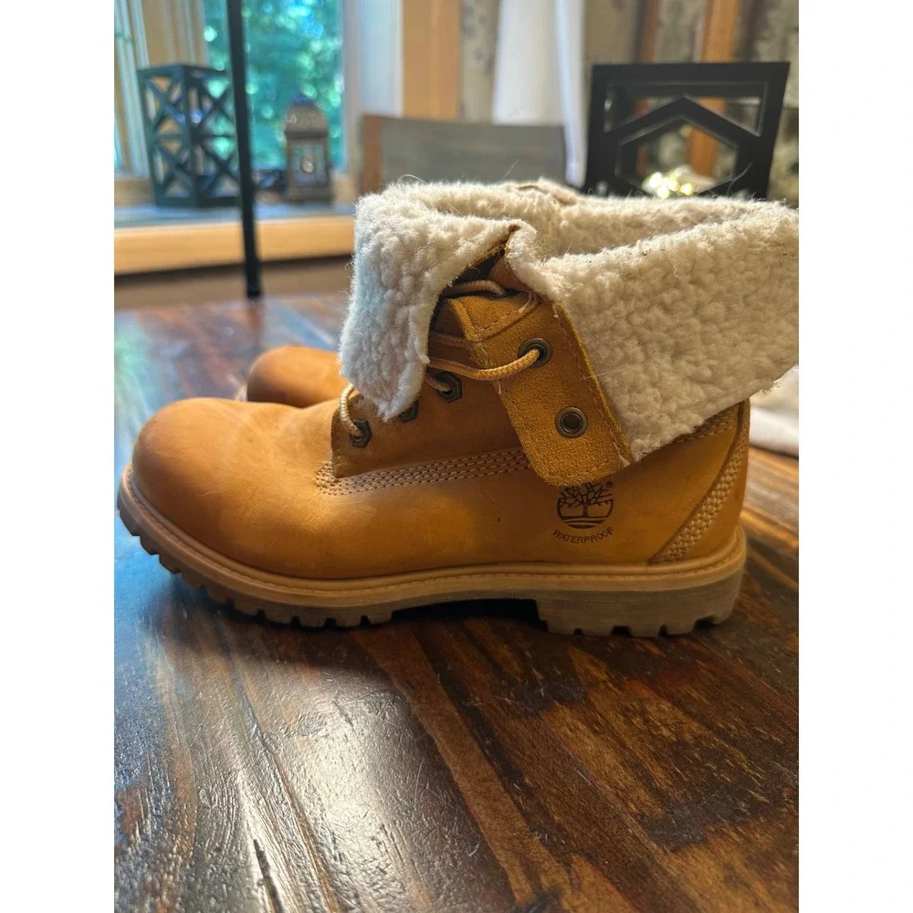 Timberland Womens 8329R Wheat Waterproof Teddy Fleece Fold Down Boots Size 7M